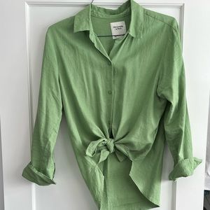 Bright sage green button up blouse. Perfect for spring